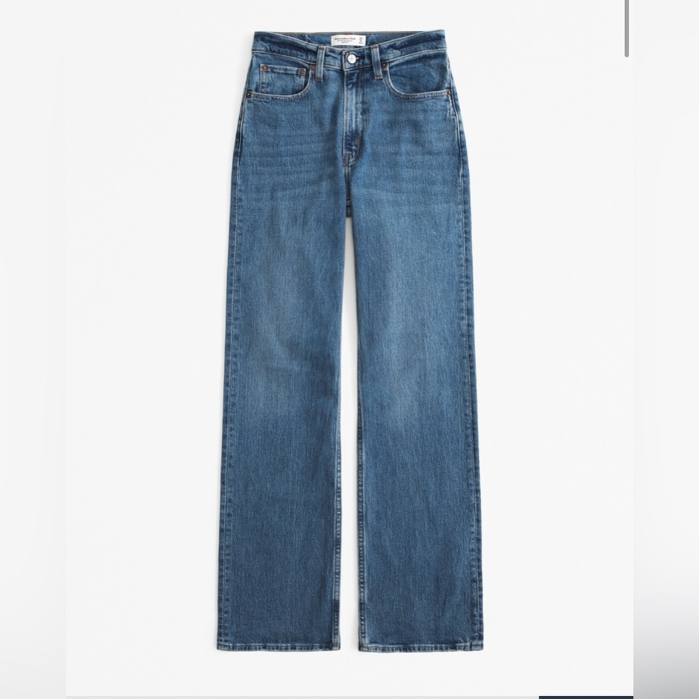 Abercrombie Curve Love High Rise 90s Relaxed Jeans in Medium Size 31 Short